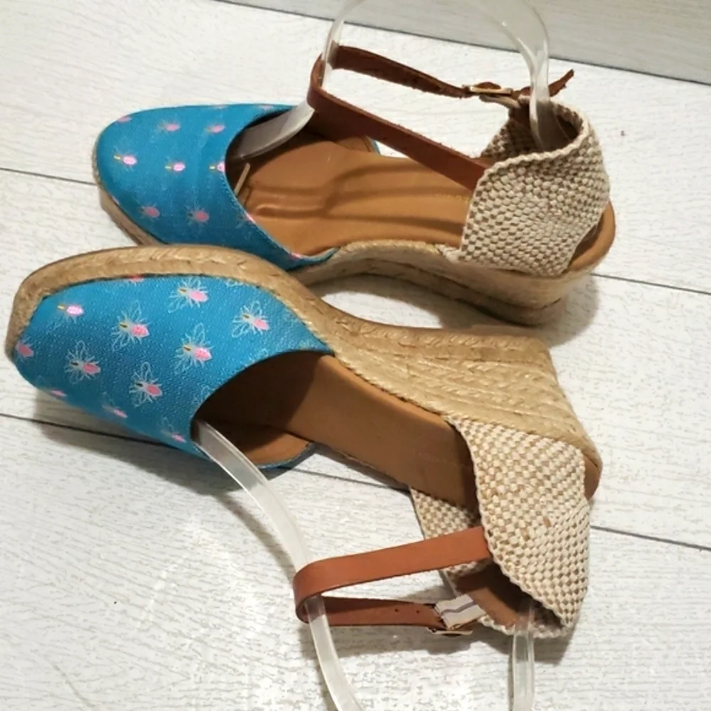 Anthropologie 39 canvas espadrilles wedges blue and cream shoes